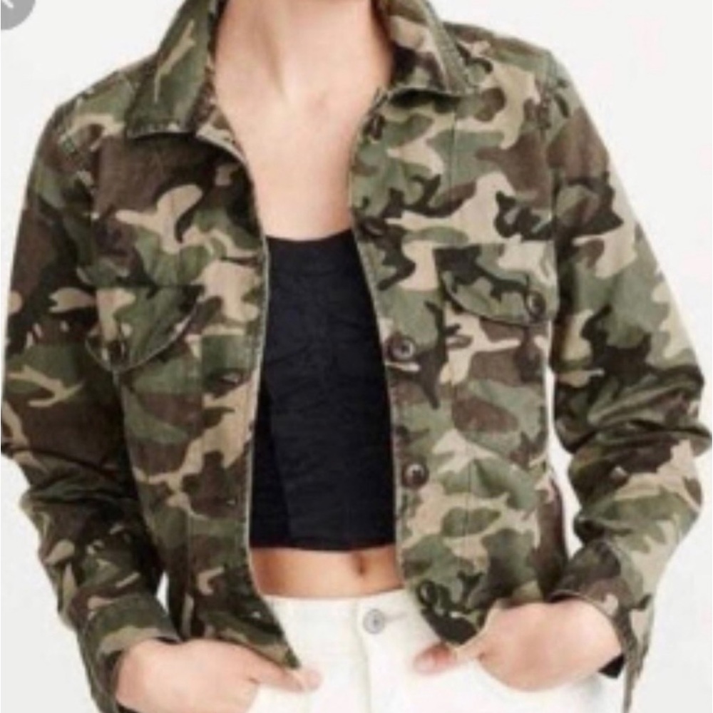 ABERCROMBIE & FITCH Cropped Camo Jacket